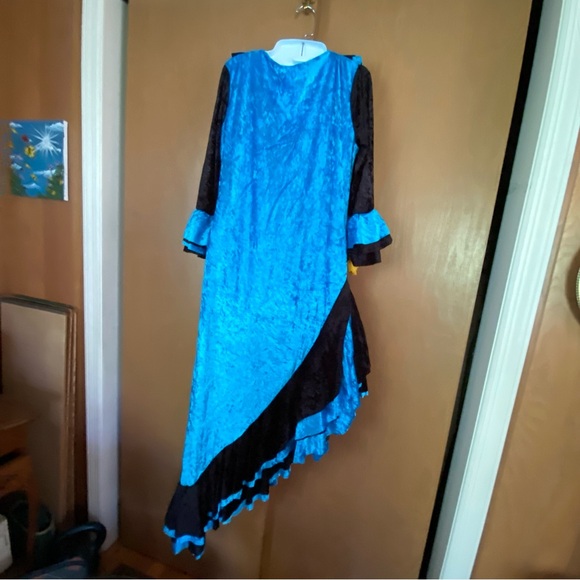 Jac flamenco dancer costume in azure crushed velvet w/ black ruffles and lace. - Picture 5 of 10